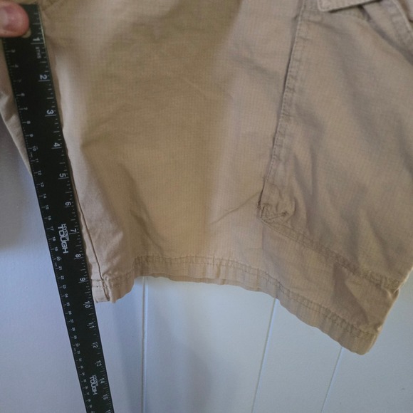 IZOD Saltwater Mens 42 Khaki Cargo Shorts Tan 100% Cotton 10.5 Inseam Casual - Picture 5 of 7